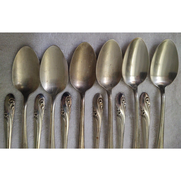 Holmes & Edwards Silverplate Silverware Romance Pattern Spoons 12 Pieces - Picture 3 of 11